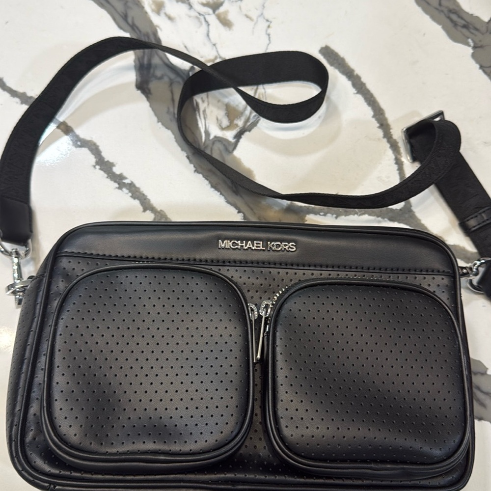 Michael KORS black crossbody